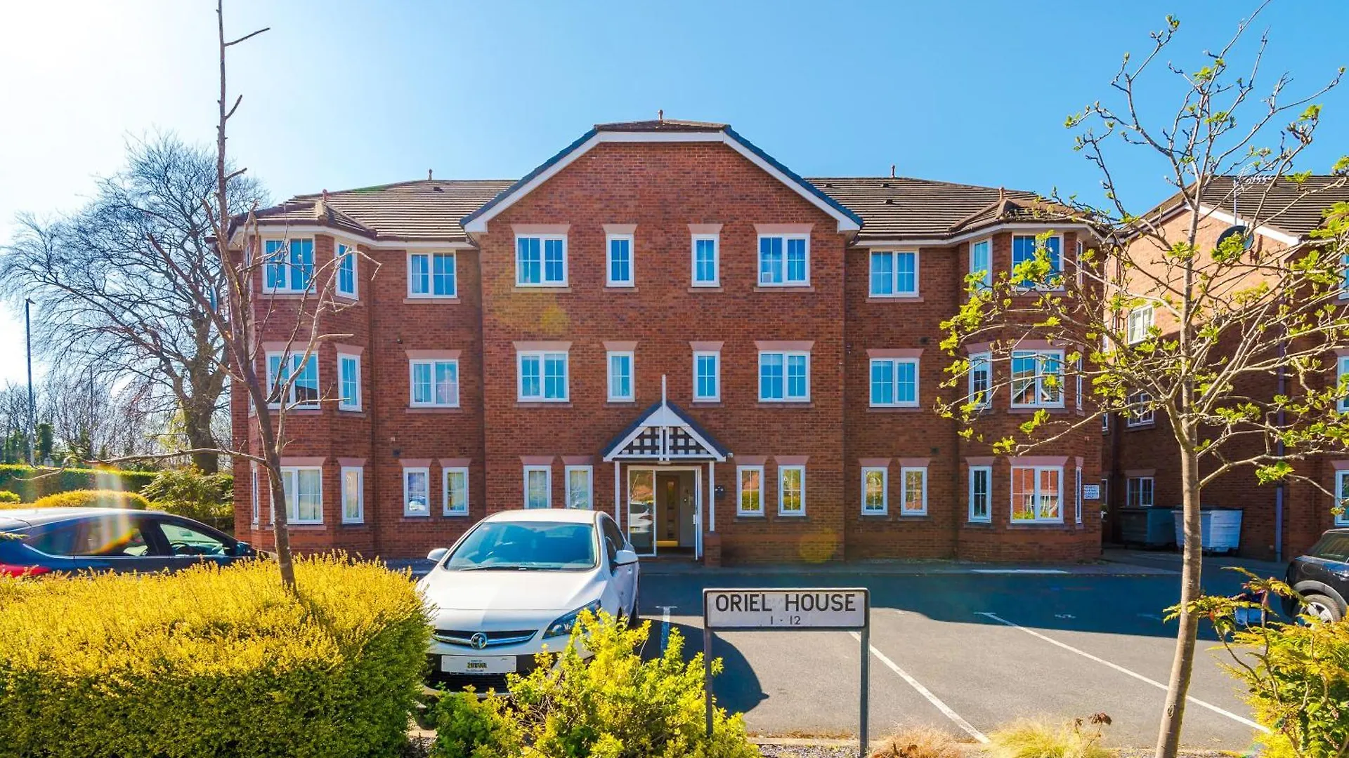 Comfy & Convenient 2Br Apartment Near Chester