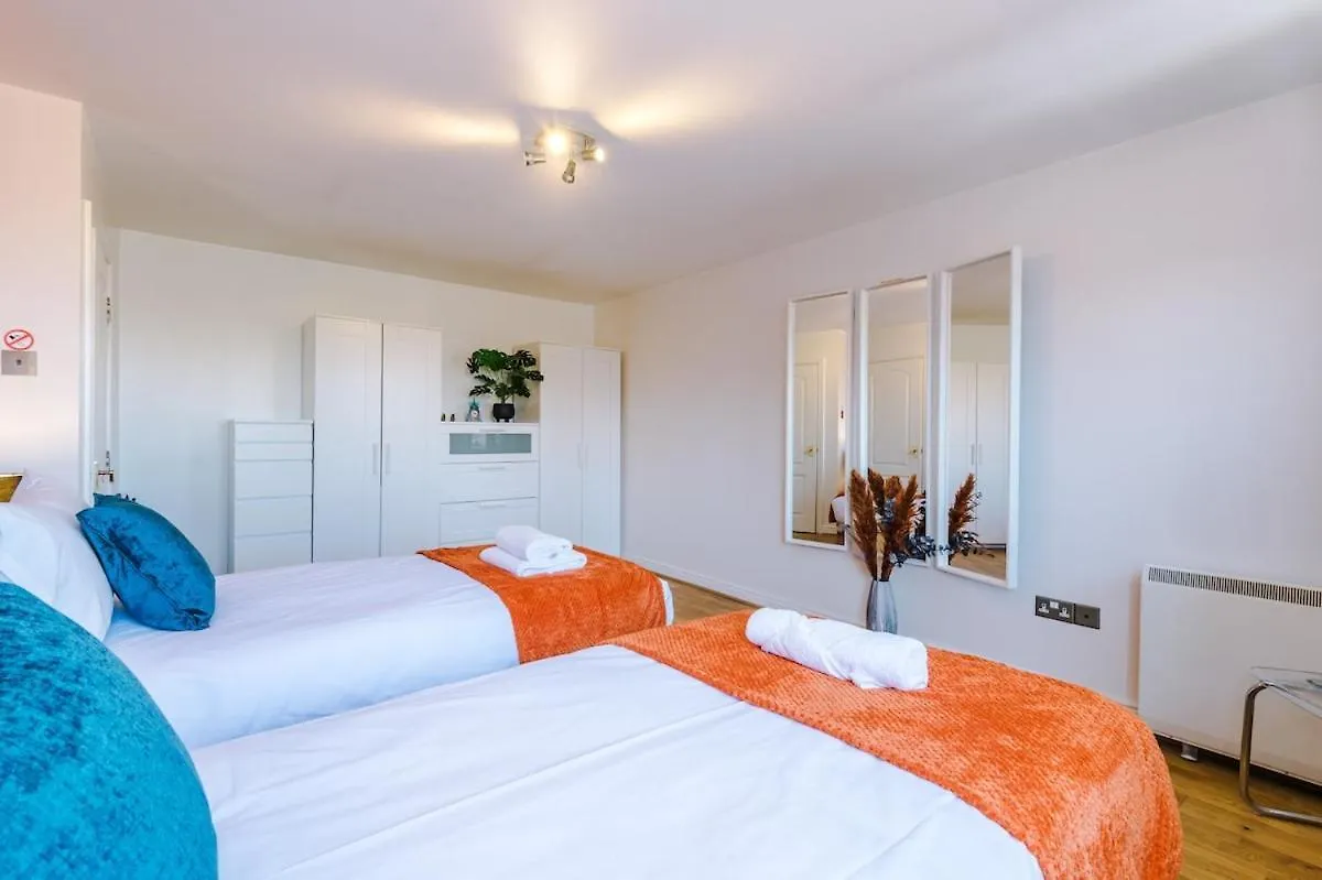 Comfy & Convenient 2Br Apartment Near Chester 0*,