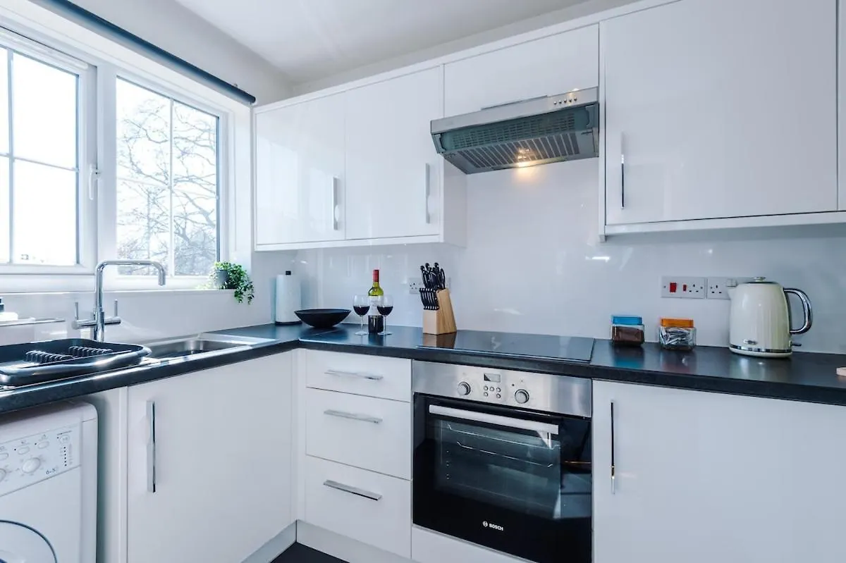 Comfy & Convenient 2Br Apartment Near Chester United Kingdom