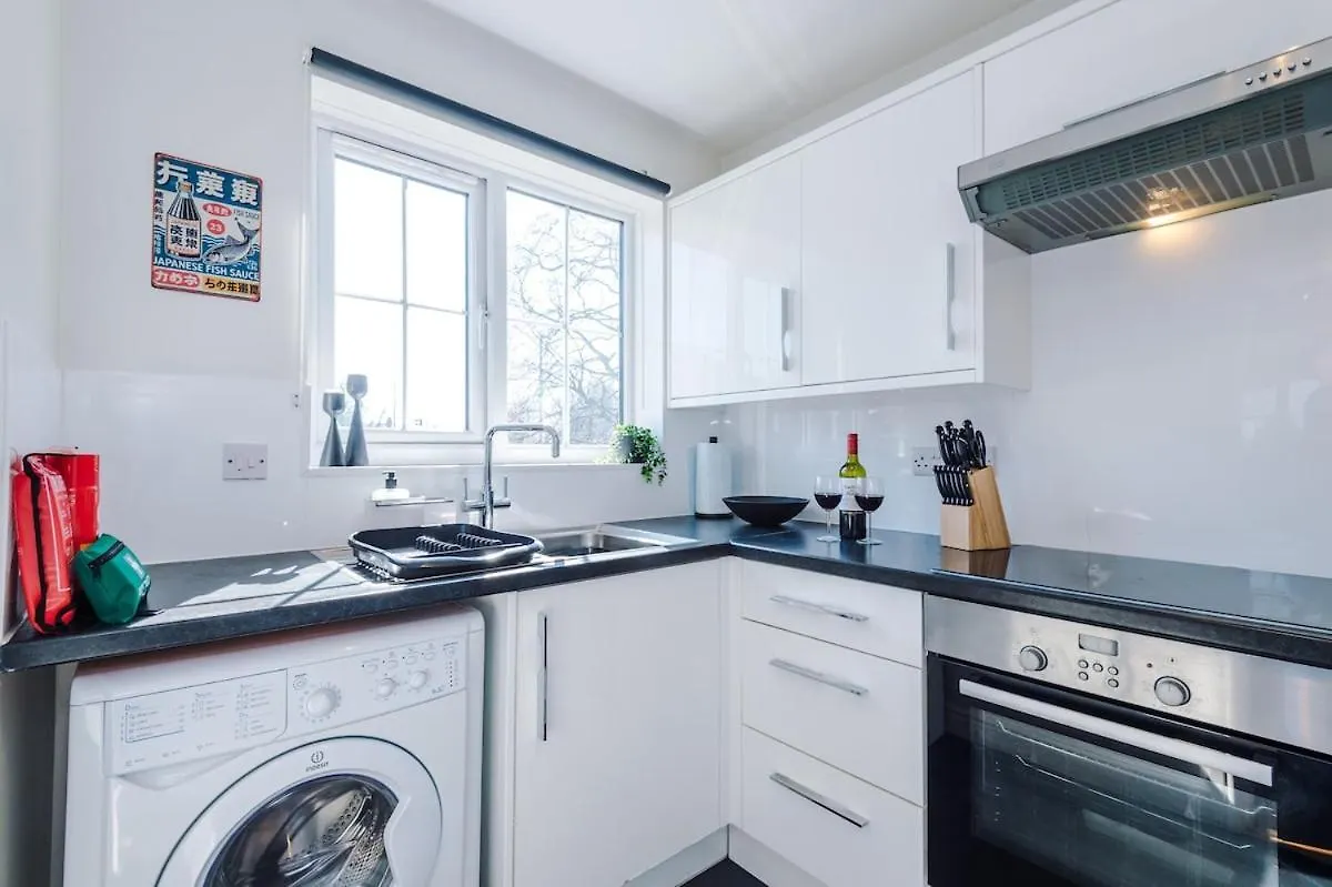 Comfy & Convenient 2Br Apartment Near Chester