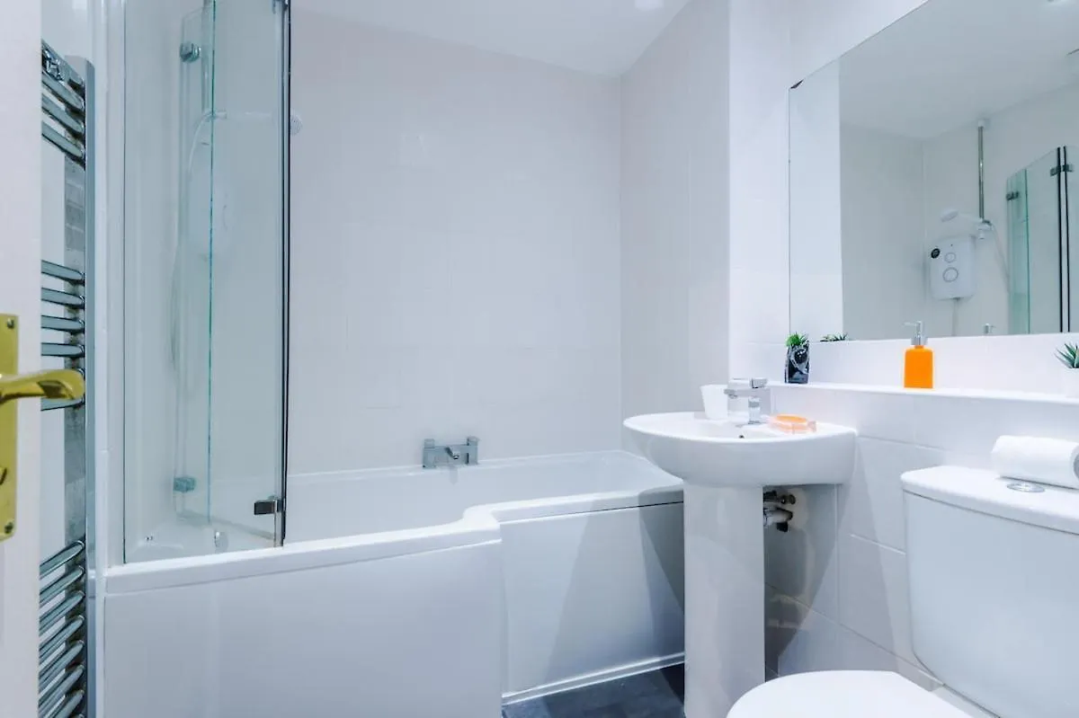 Comfy & Convenient 2Br Apartment Near Chester