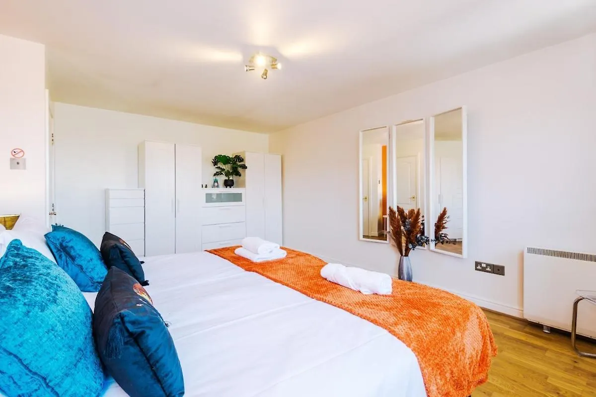 Comfy & Convenient 2Br Apartment Near Chester