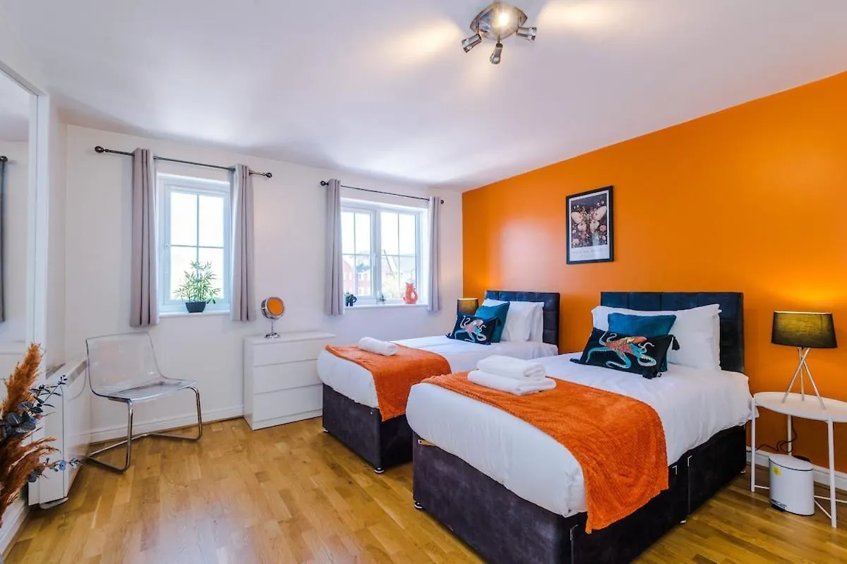 Comfy & Convenient 2Br Apartment Near Chester 0*,  United Kingdom