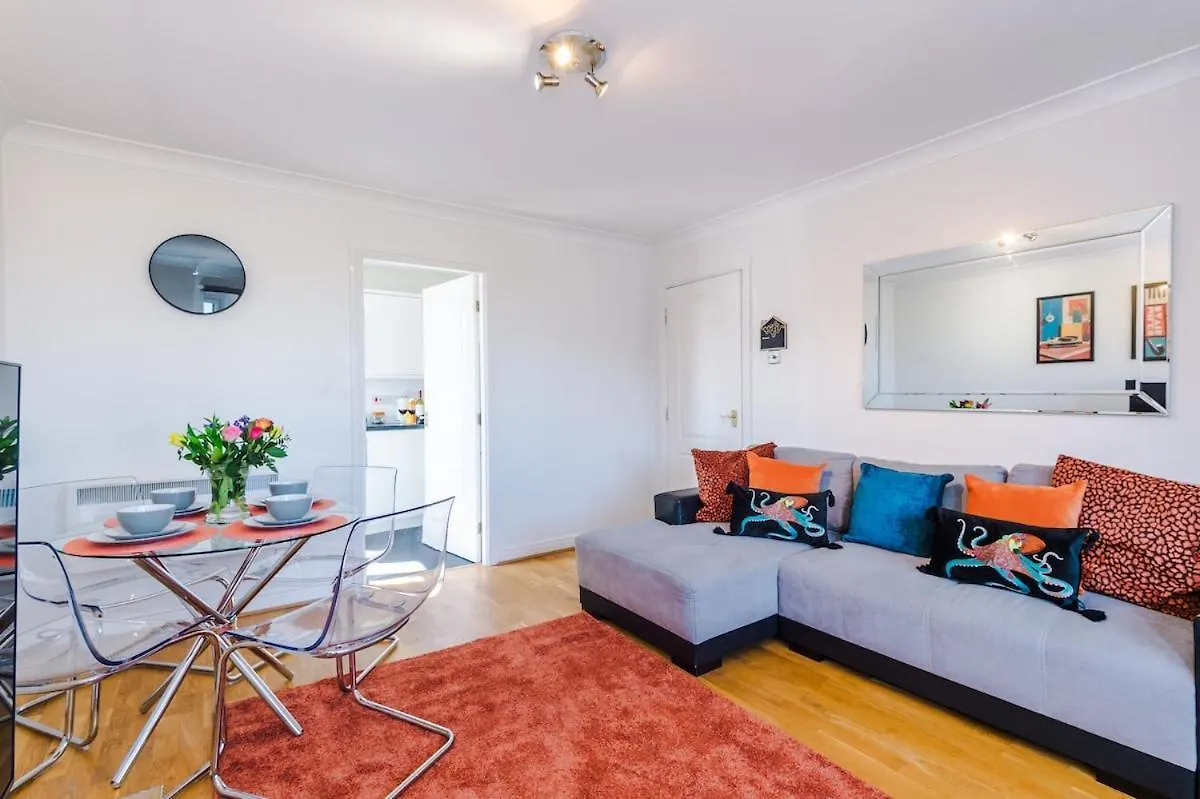 Comfy & Convenient 2Br Apartment Near Chester