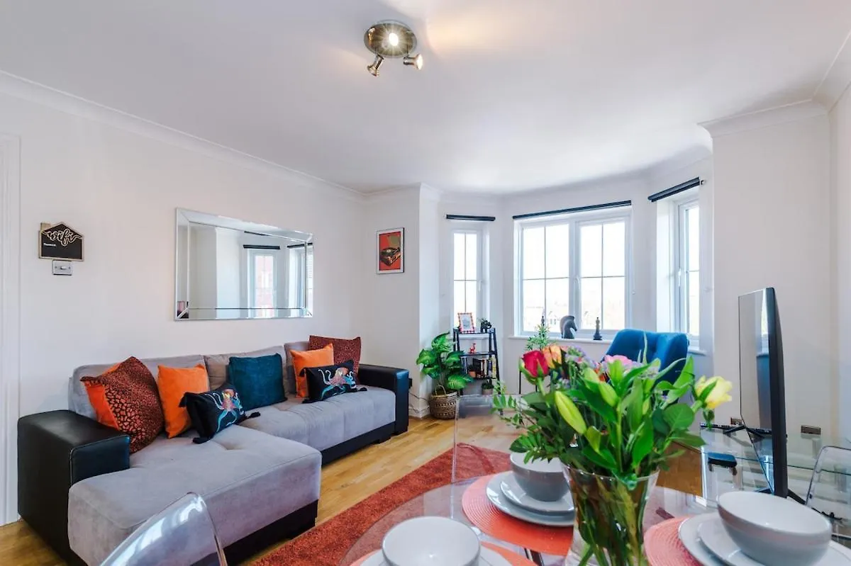 Comfy & Convenient 2Br Apartment Near Chester contacts