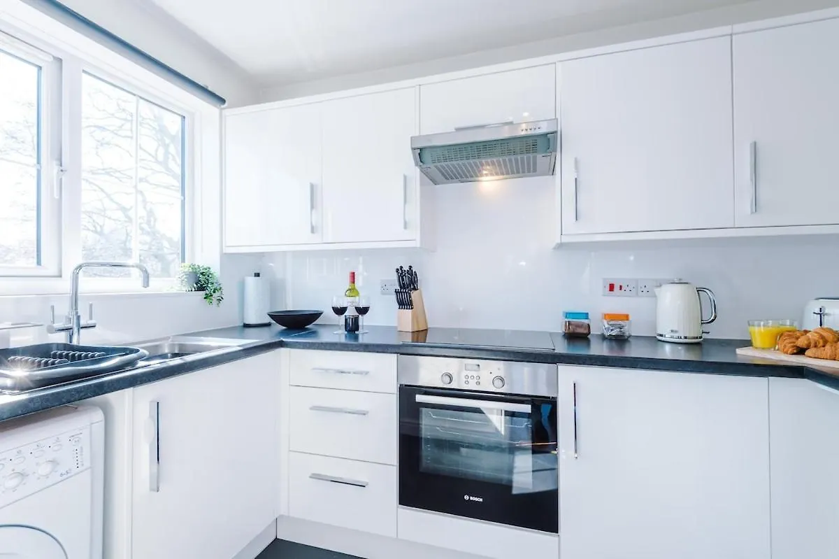 Comfy & Convenient 2Br Apartment Near Chester