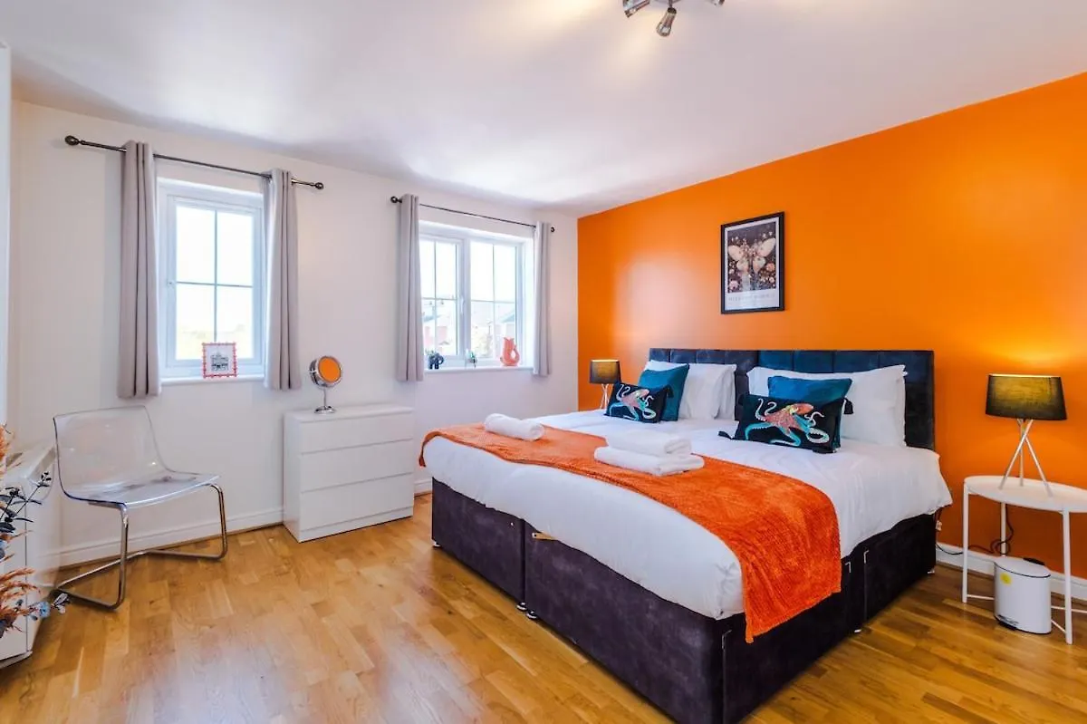 Comfy & Convenient 2Br Apartment Near Chester