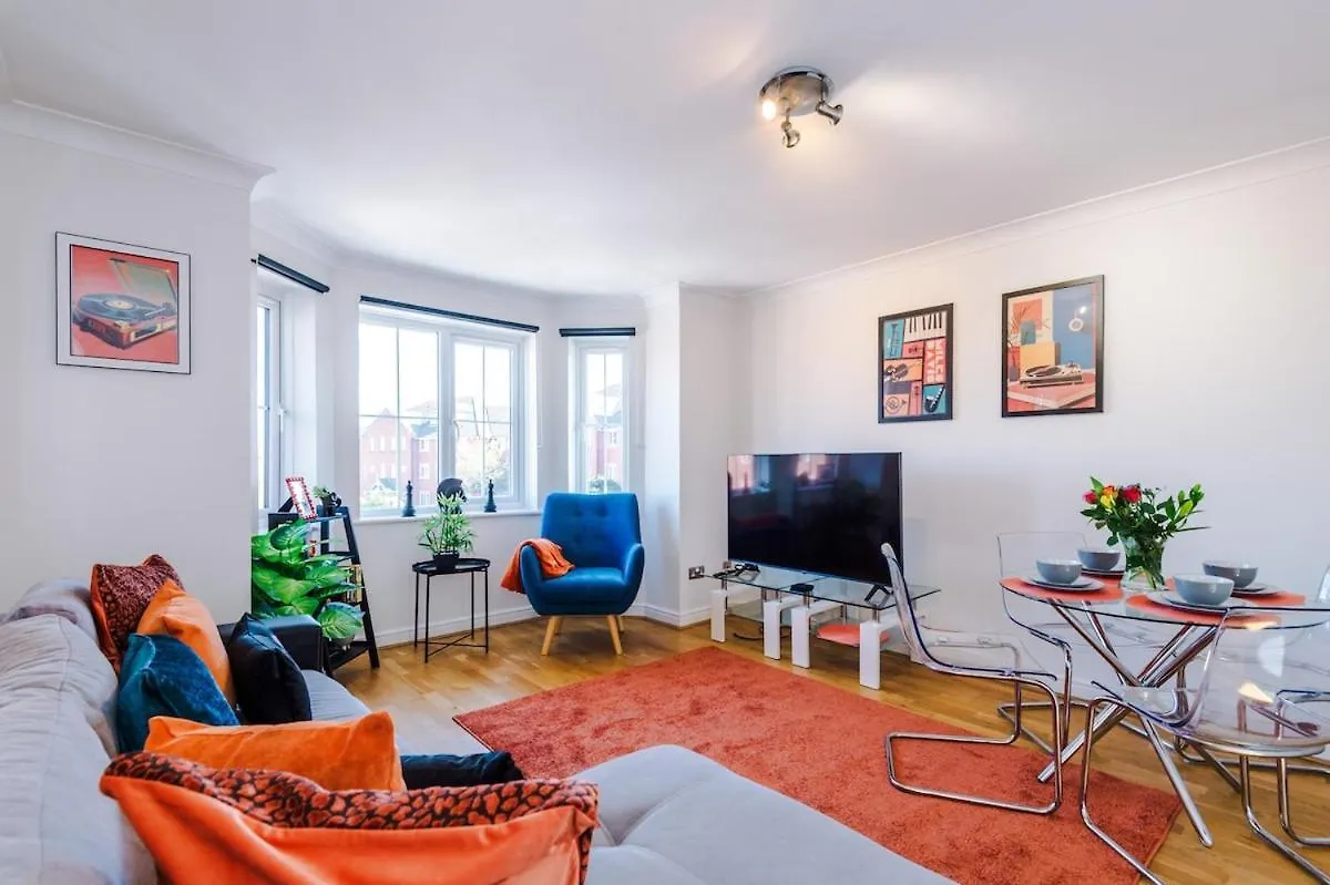 Comfy & Convenient 2Br Apartment Near Chester 0*,  United Kingdom